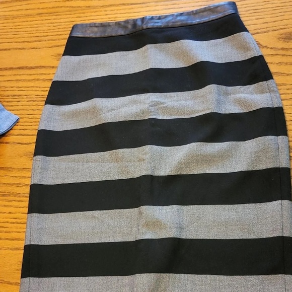 Banana Republic Stripped Pencil skirt size Small - Picture 3 of 3